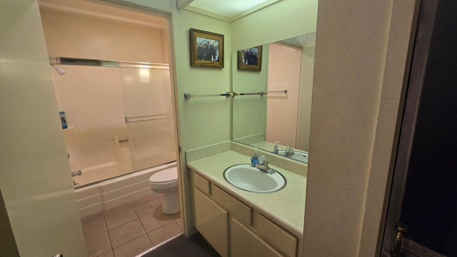 Bathroom, Eagle Summit Collection, Mono