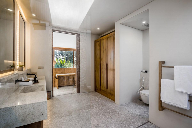 Bathroom 4, Avirodha Villa with Private Pool in Ubud, Gianyar