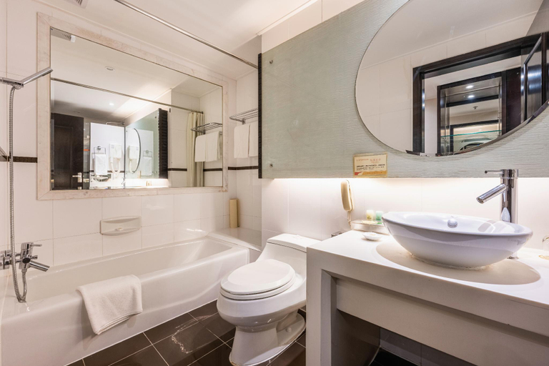 Bathroom 3, Tianyi Commercial Hotel, Xi'an