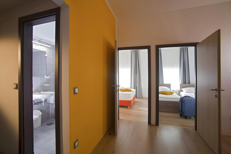 Bedroom 2, B&B HOTEL Maribor UNI Hostel, Maribor