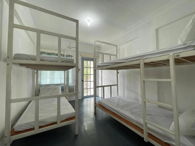 Others 4, Lawton Residences Studio Room 2J - 4 pax, Taguig