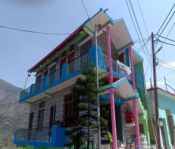 Exterior & Views