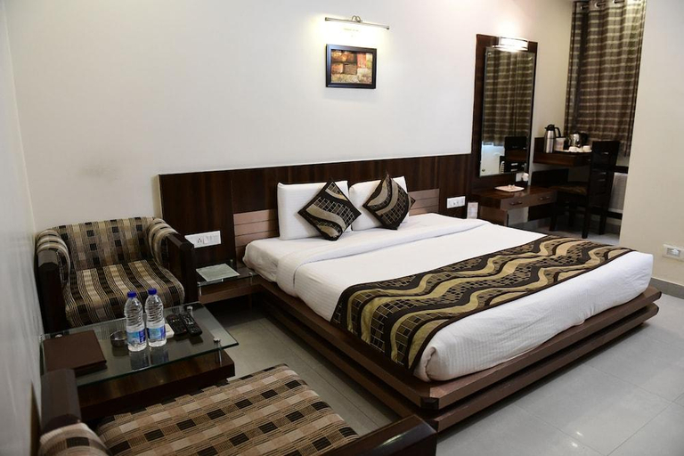 Bedroom 3, Hotel Ravisha Continental, Kaushambi
