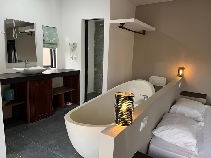 Bathroom 3, Angkor Sand Hotel, Siem Reap