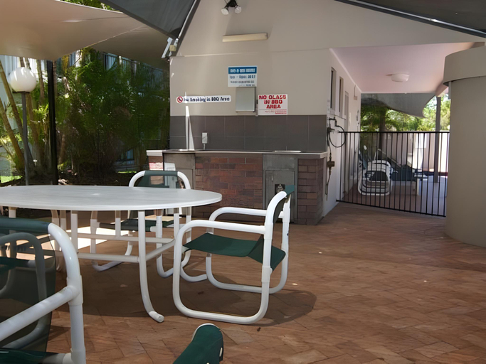 Food & Drinks 5, Anacapri Holiday Apartments, Gold Coast