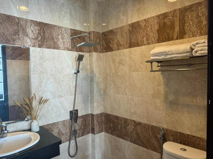 Bathroom 5, Hoa My Hotel, Da Nang