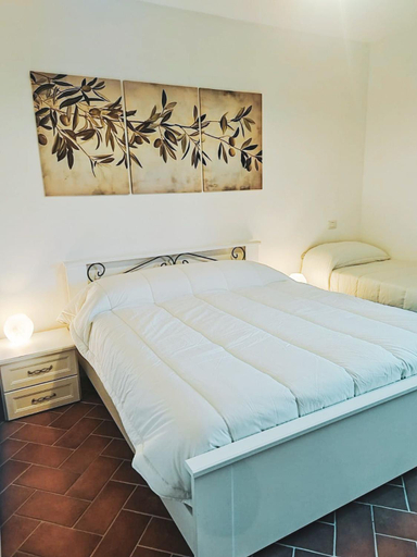 Bedroom 3, Agriturismo Li Guira, Salerno