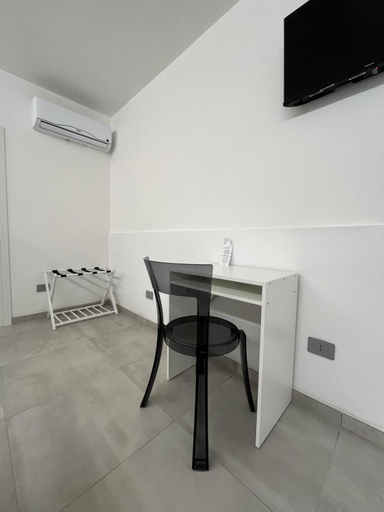 Others 4, Dimora Dana, Chieti