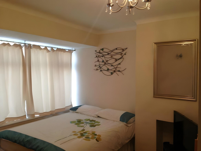 Bedroom 3, Apple House Guesthouse Heathrow Airport, London