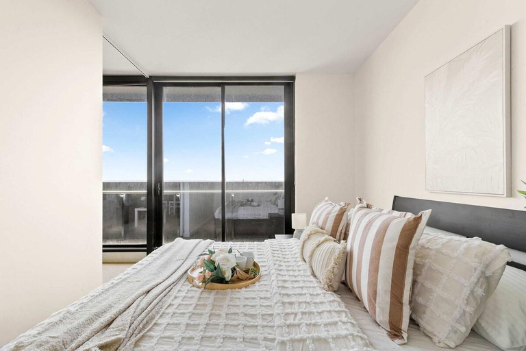 5, Chic 2BR Apt, Near to Melbourne Central, City View, Melbourne