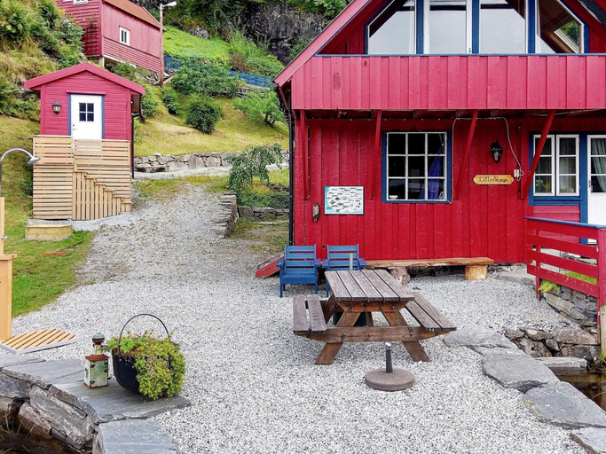 Others 2, 5 Person Holiday Home in Lonevag, Osterøy