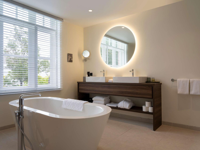 Bathroom 5, Doubletree By Hilton Sittard, Sittard-Geleen