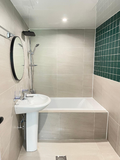 Bathroom 3, Londonker