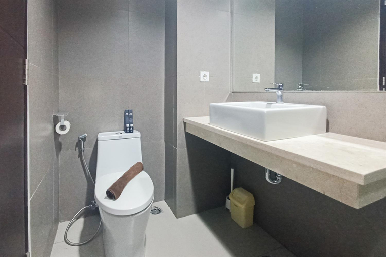Bathroom 3, Home Studio Patraland Amarta Apartment By Travelio, Sleman