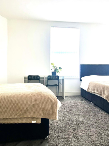 Others 3, Room near Anfield Stadium - Easy Check-in, Sefton