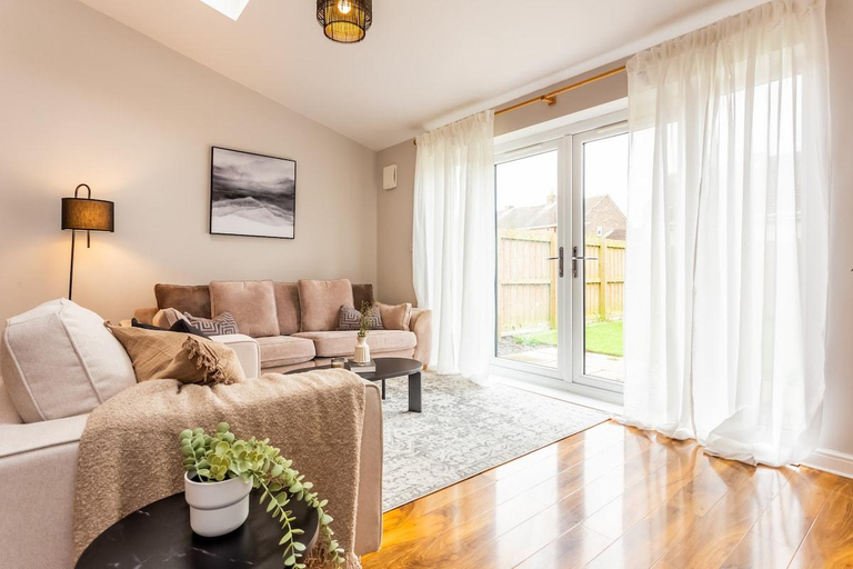 Others 5, Hallgarth Street, Durham