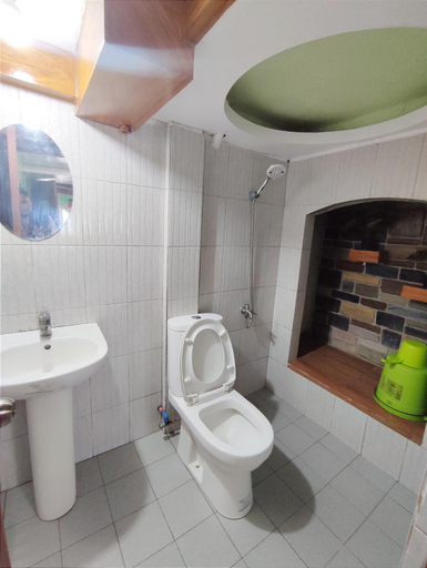 Bathroom 4, Blue Lagoon Inn and Restaurant, Pagudpud
