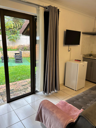 Others 4, West Cottage, City of Johannesburg