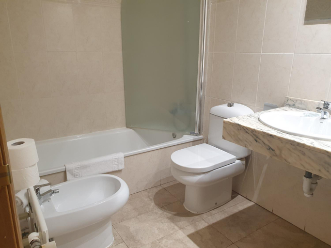 Bathroom 4, Oceanografico Apartments, Valencia