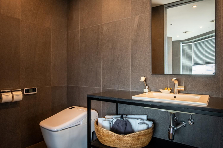 Bathroom 4, AG405, Suyeong