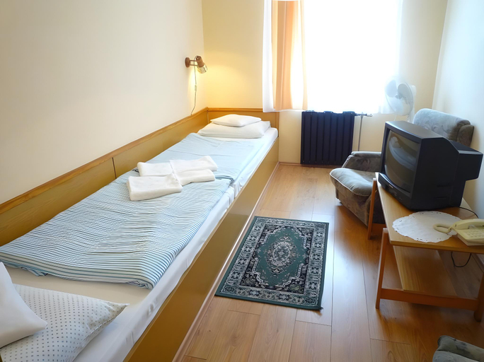 Bedroom 4, Hotel Orchidea, Kistelek