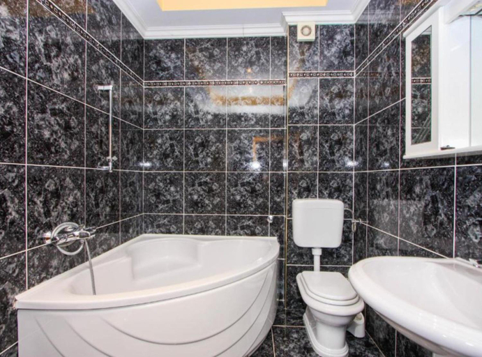 Bathroom 4, Peaceful Apartments With Style, Okrug