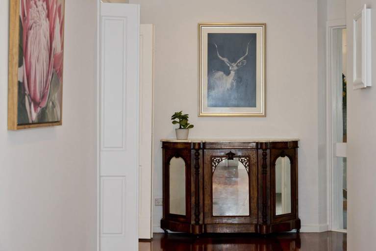 Others 4, Villa Biani in Sorrento, Melbourne