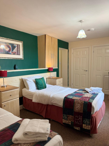 Bedroom 2, Hawk House, Somerset