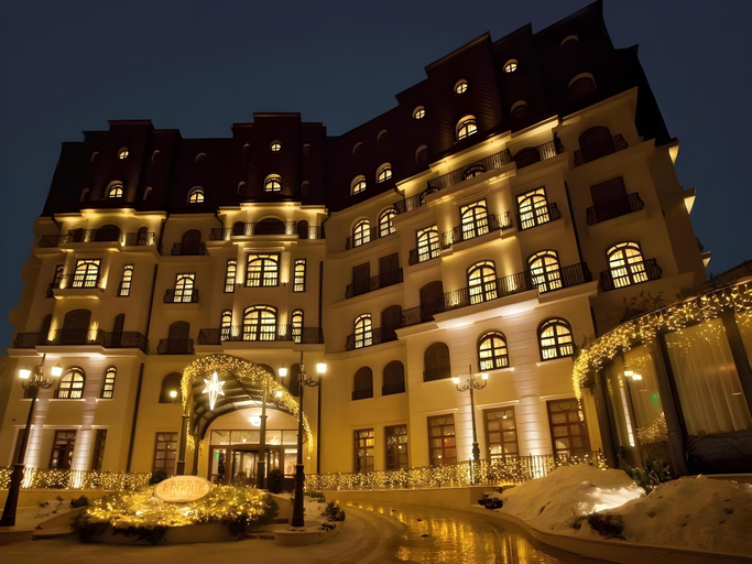 Exterior & Views
