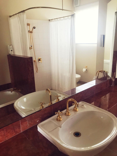 Bathroom 5, Falcon, Central Otago