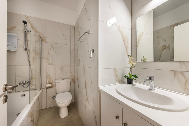 Bathroom 4, Flouressia Gardens