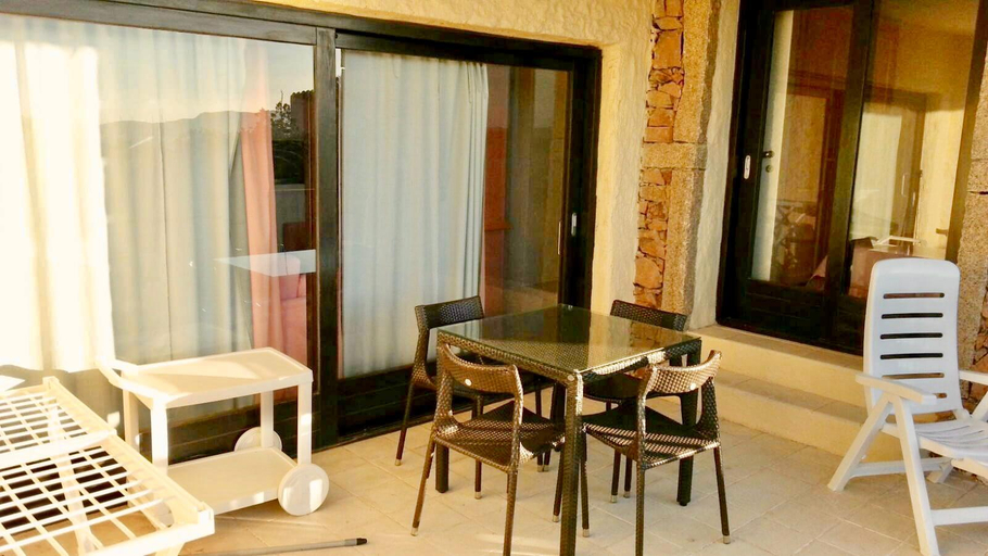 Others 4, Seaside apartment Baja Sardinia - 6pl June July - 150 m from smeraldo beach, Olbia-Tempio