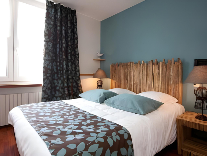 Bedroom 2, Hotel Beausejour, Côtes-d'Armor