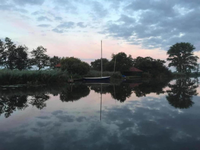 Others 4, Docklodge at Frisian Lakes with Private Mooring, Lemsterland