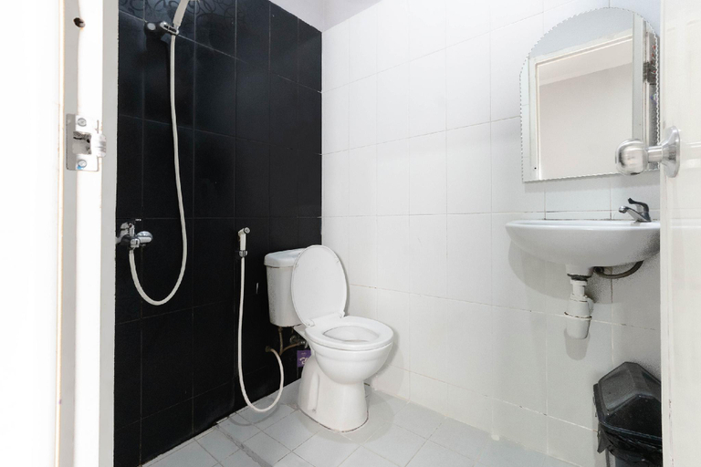 Bathroom, Sapadia Guest House Syailendra, Medan