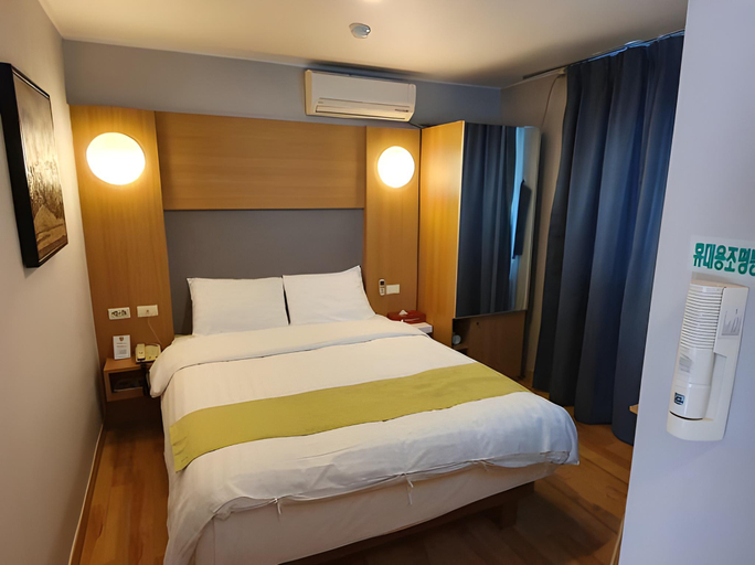 Bedroom 4, Apple Tree Pohang Hotel, Pohang
