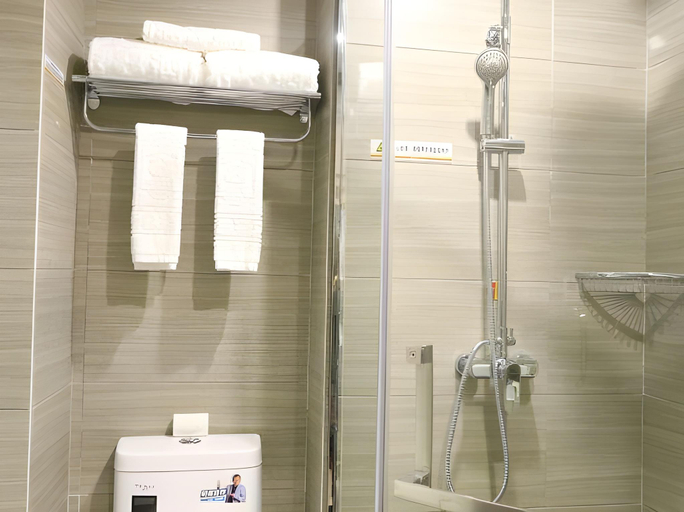 Bathroom, Super 8 Hotel Wenzhou Yongjia County Qianxi Road, Wenzhou