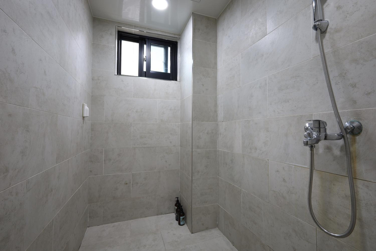 Bathroom 4, TRT Hotel, Busanjin