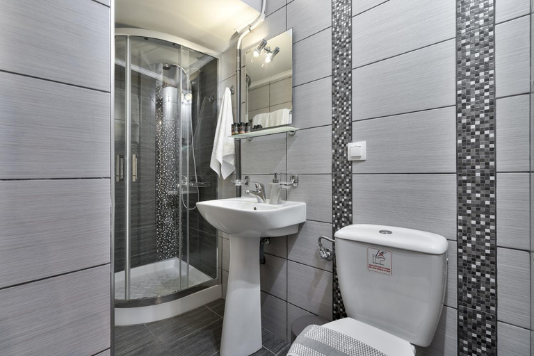 Bathroom 3, Pleiades Apartments, Crete