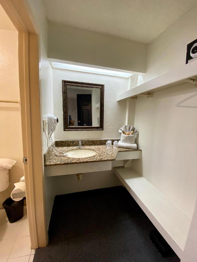 Bathroom 5, Hotel Paris, Tijuana