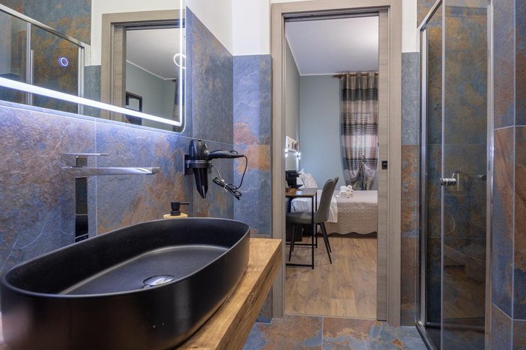 Bathroom 4, Aurelia Green Suite, Rome
