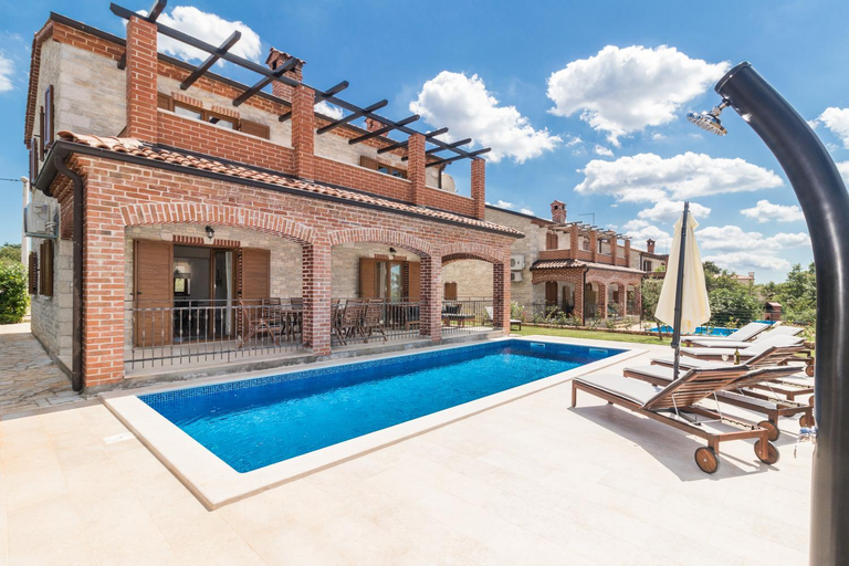 Sport & Beauty, Villa Ingrid-New luxurious villa with large pool, Poreč