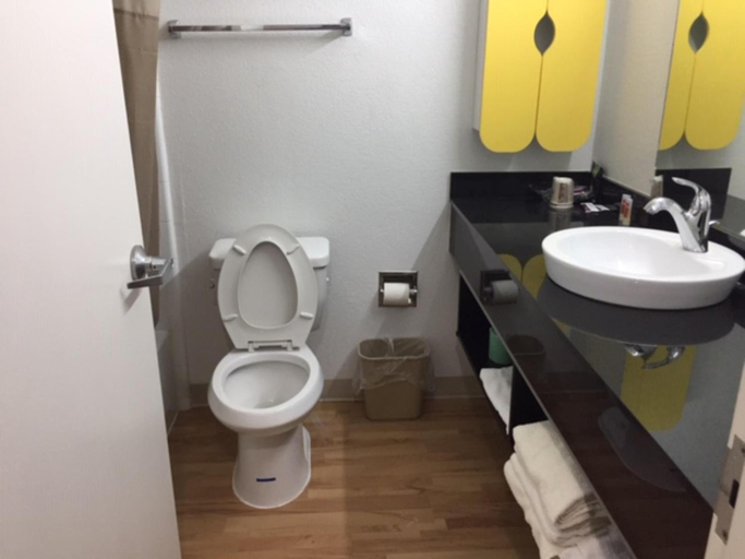Bathroom, Studio 6 Burleson, TX GA, Fort Worth