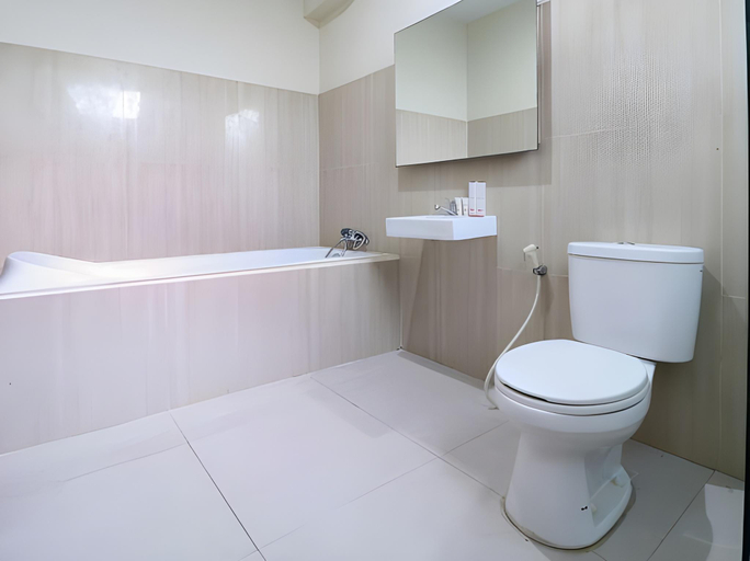 Bathroom 4, Hotel O Kuta Near Sunset Road Formerly Balitone Residence, Denpasar