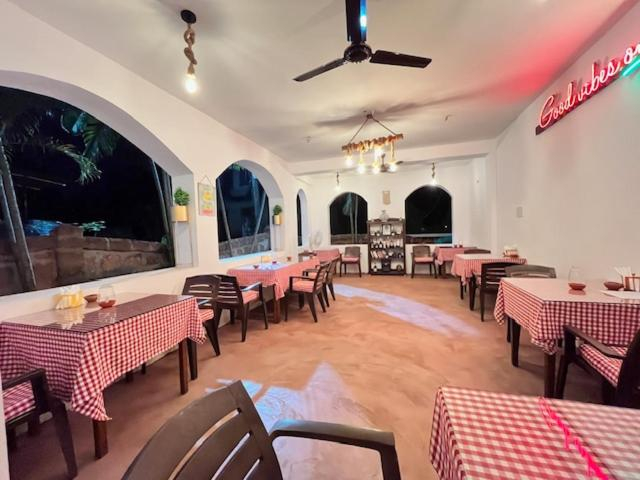 Bar/lounge 4, V R Holiday Home, North Goa
