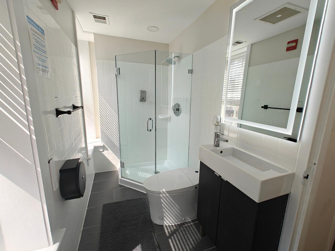 Bathroom 4, I Street Capsule Hostel, Washington D.C.