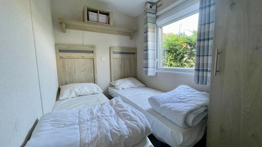 Bedroom 2, Mobilhome Cc372 Les Charmettes Siblu, Charente-Maritime