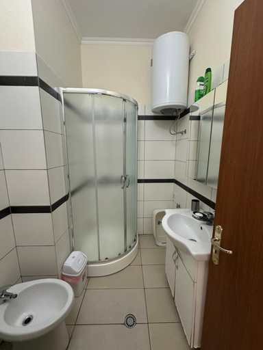 Bathroom 2, Roy Apartments II, Durrësit