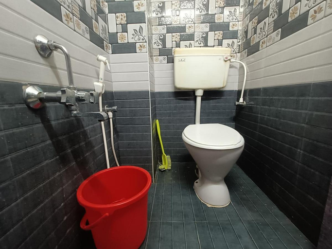 Bathroom 3, Trendz service apartments, Chennai