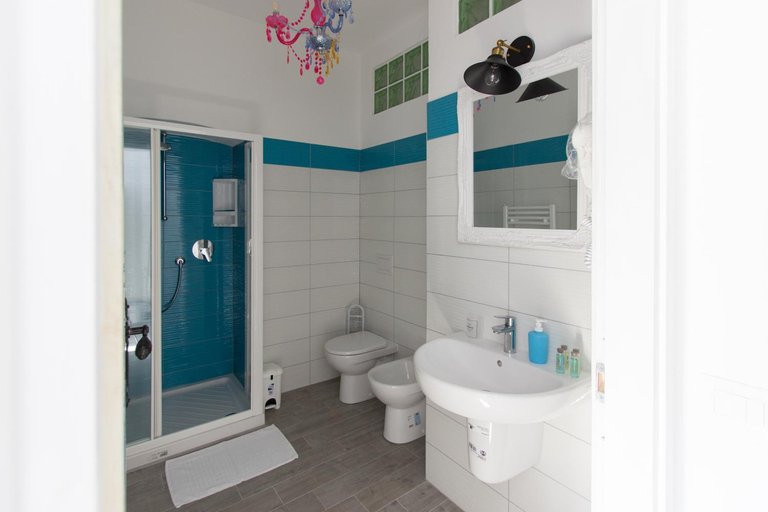 Bathroom, Casato Bapo' camera panoramica Eufrasia, La Spezia